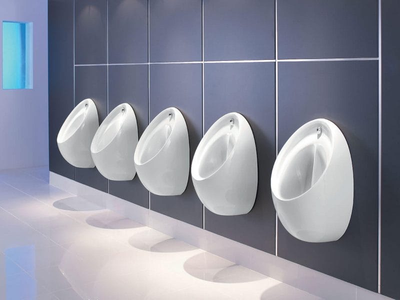 khoảng cách 2 bồn tiểu nam