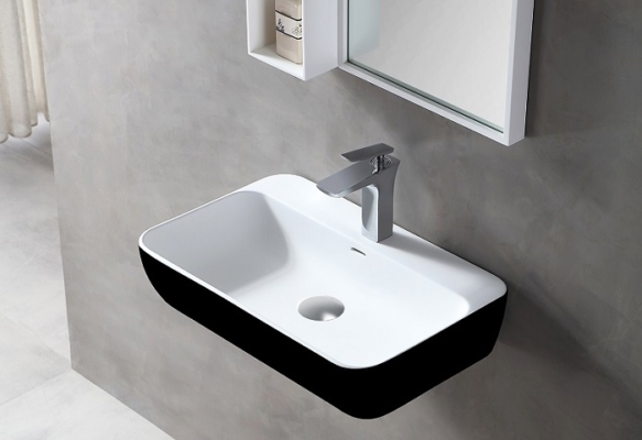 Tháo lavabo cũ trước khi lắp đặt lavabo mới 