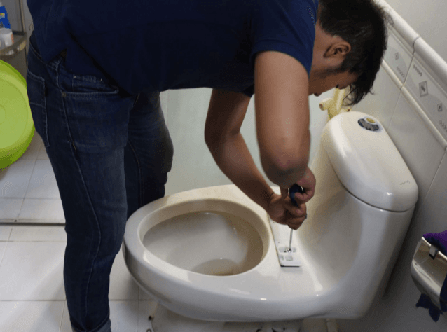 Thay nắp bồn cầu
