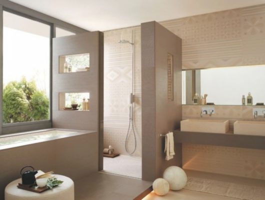 Bồn tắm kết hợp với cửa sổ lớn