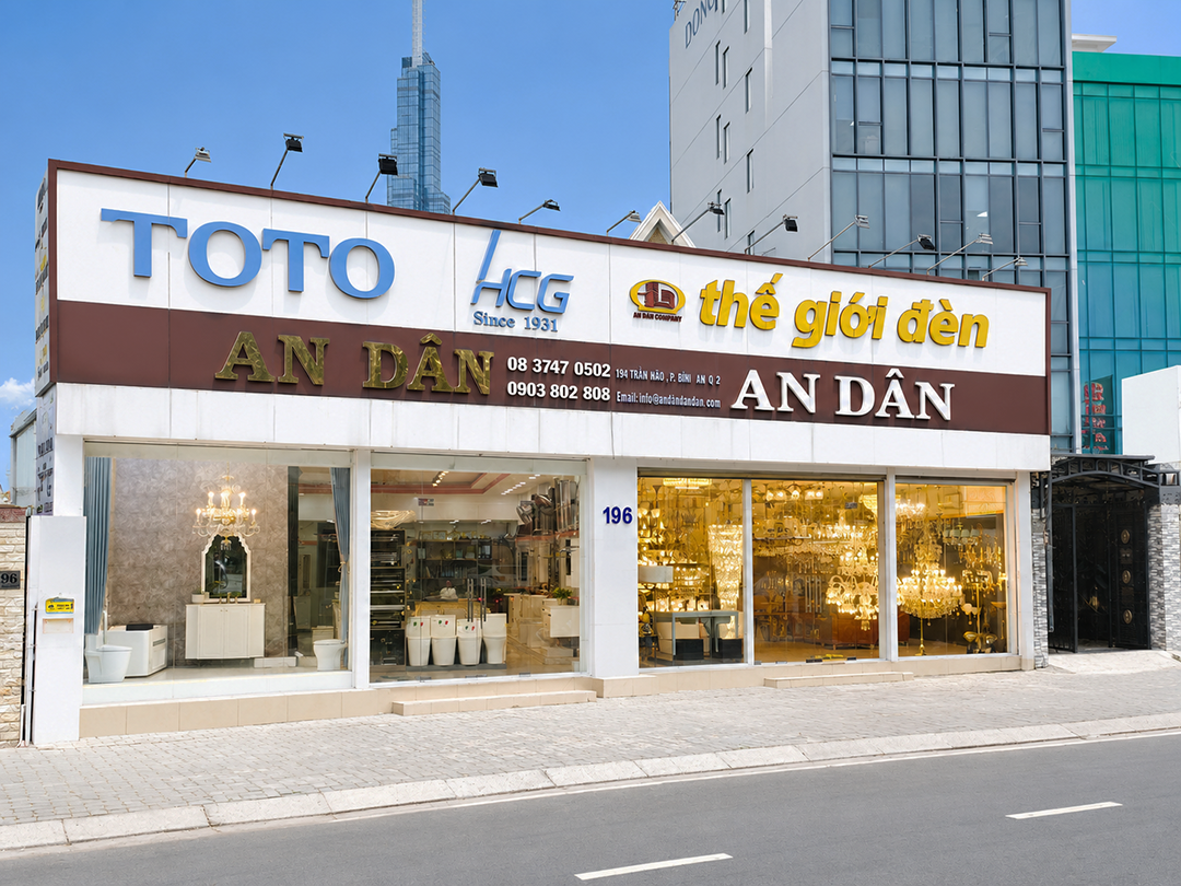 Phía trước showroom Nội thất An Dân